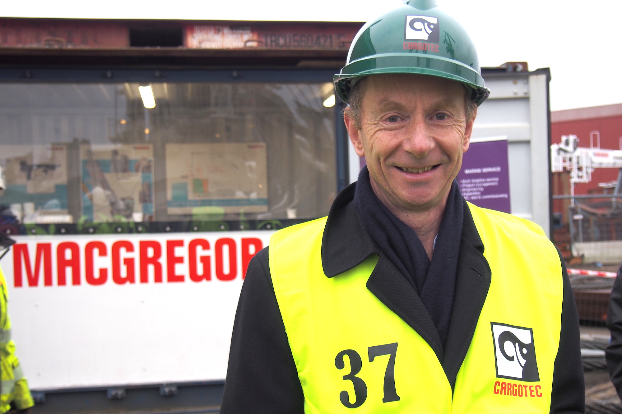 MacGregor presents first fiber rope crane