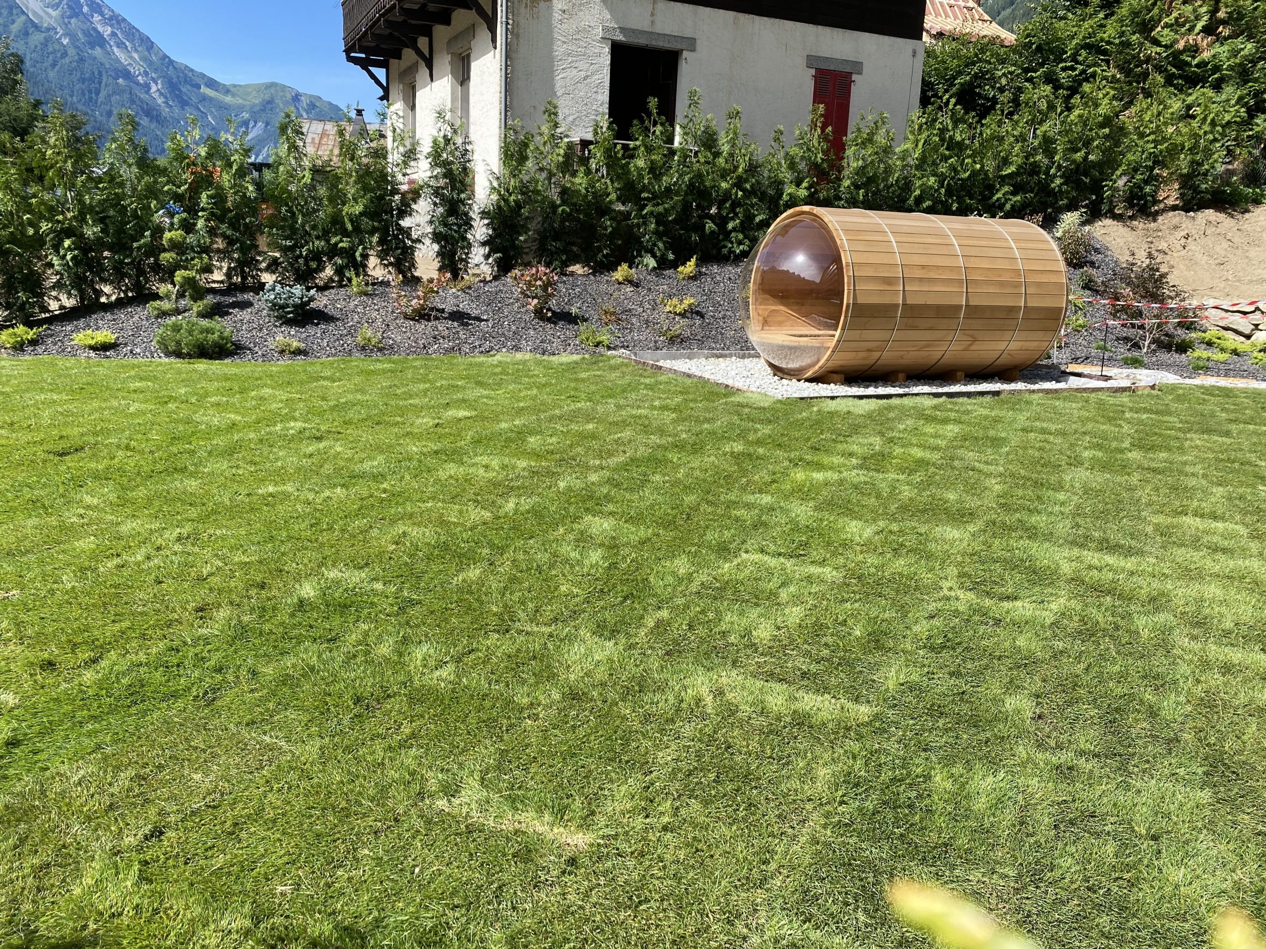 Gazon en rouleaux posé à Chamonix 180 m2 Livré HauteSavoie Les