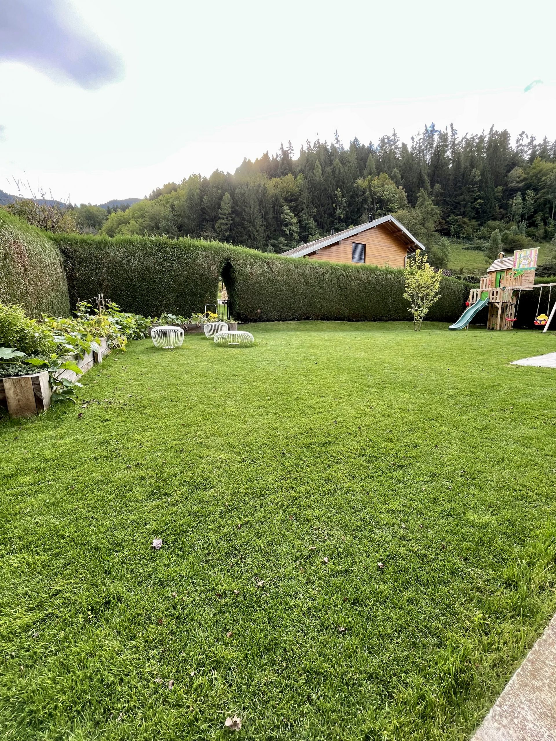 Gazon en rouleaux posé à Thones 400 m2 Département Haute Savoie