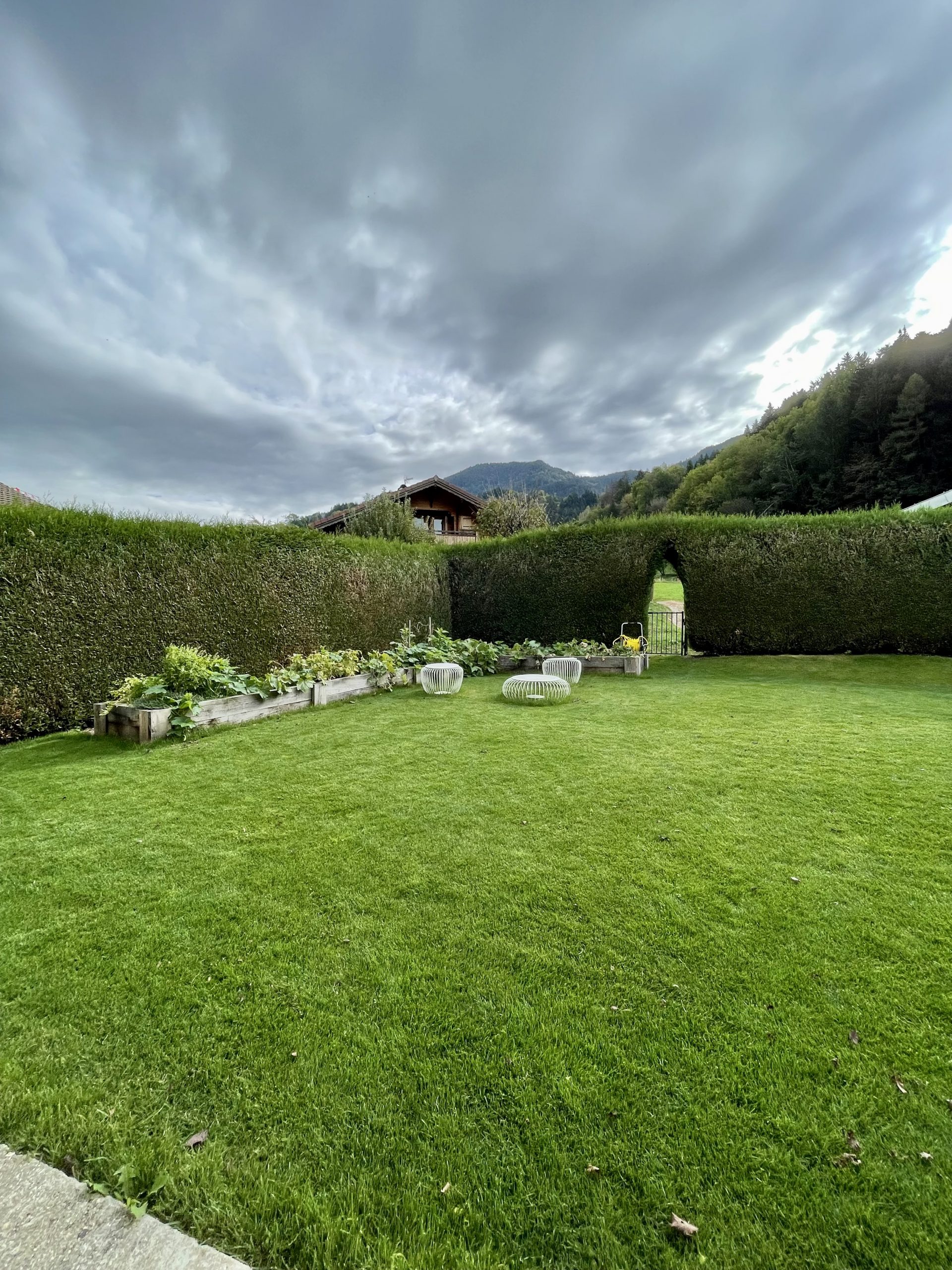Gazon en rouleaux posé à Thones 400 m2 Département Haute Savoie