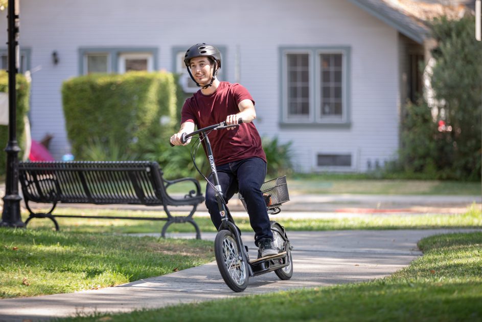 Razor EcoSmart Metro HD Electric Scooter Is a Fun Yet Practical Ride