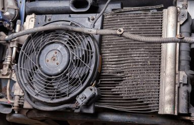What are the signs of a leaking radiator or loose/damaged hose? - Gear