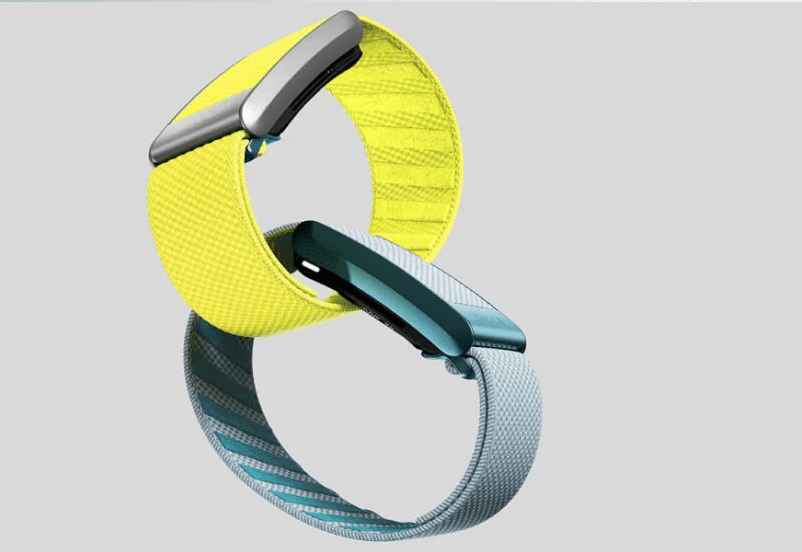 The Whoop 4.0 fitness tracker measures SpO2, pulse and more as a bracelet or in special clothing