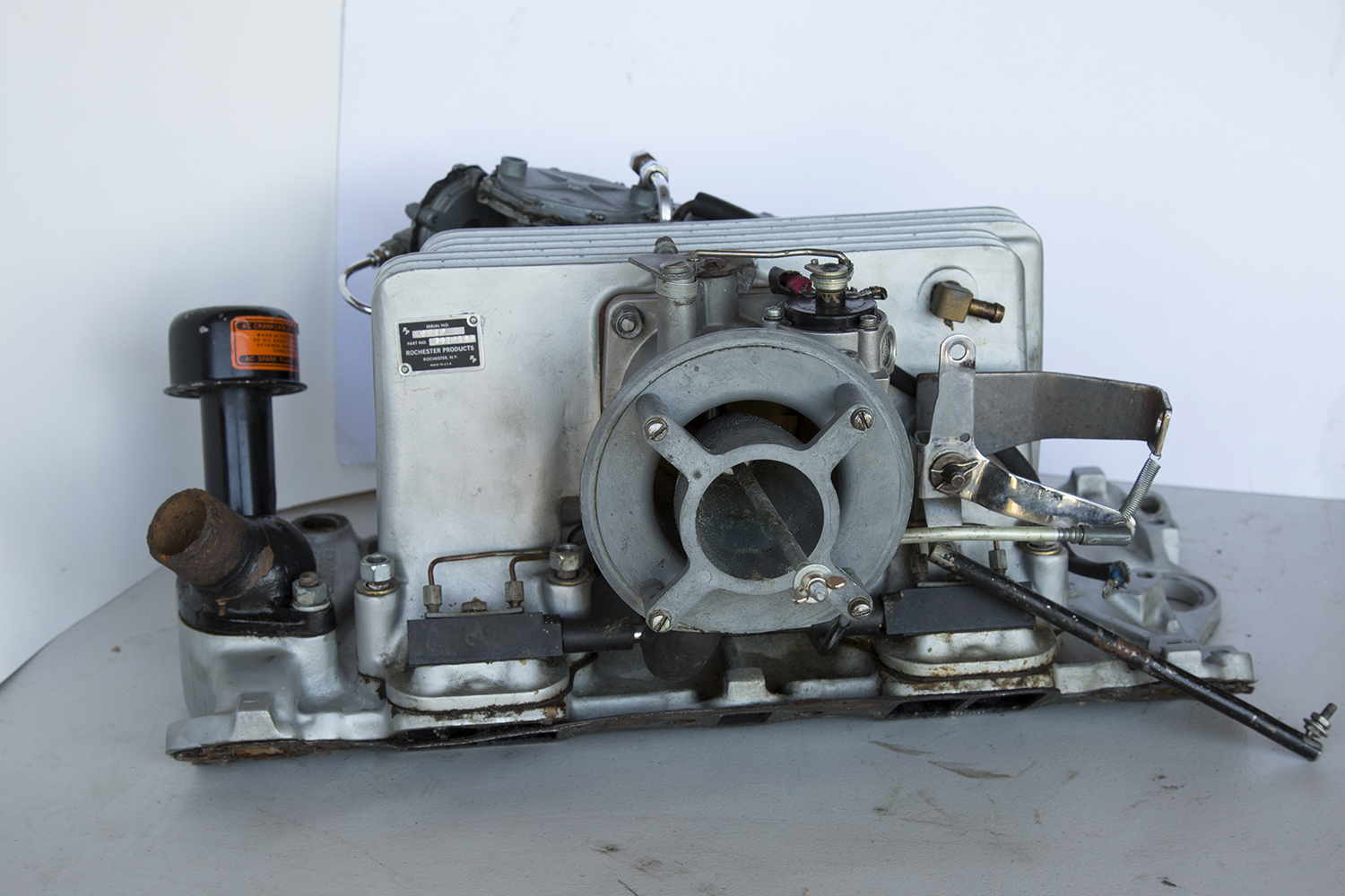 Vintage Rochester Fuelie Looks Underneath Modern EFI Motor Tr…