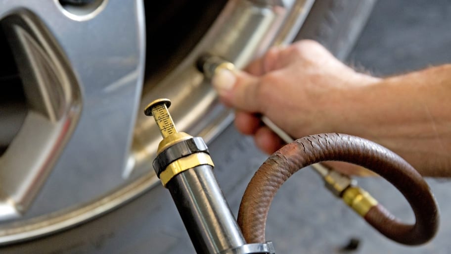 Trainspotting ve Putting air in to your tire 14C in ToledoOhio