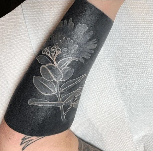 Extreme blackout tattoos • GEEKSPIN