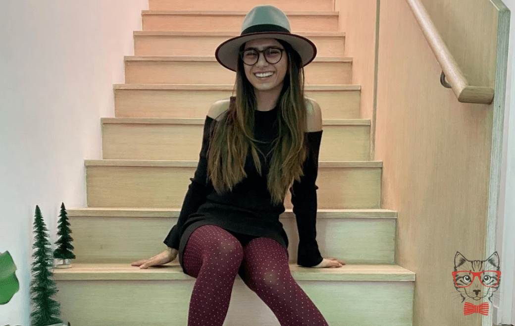 Charms Up Front! Mia Khalifa And Her New OnlyFans Photo Geekybar(04)