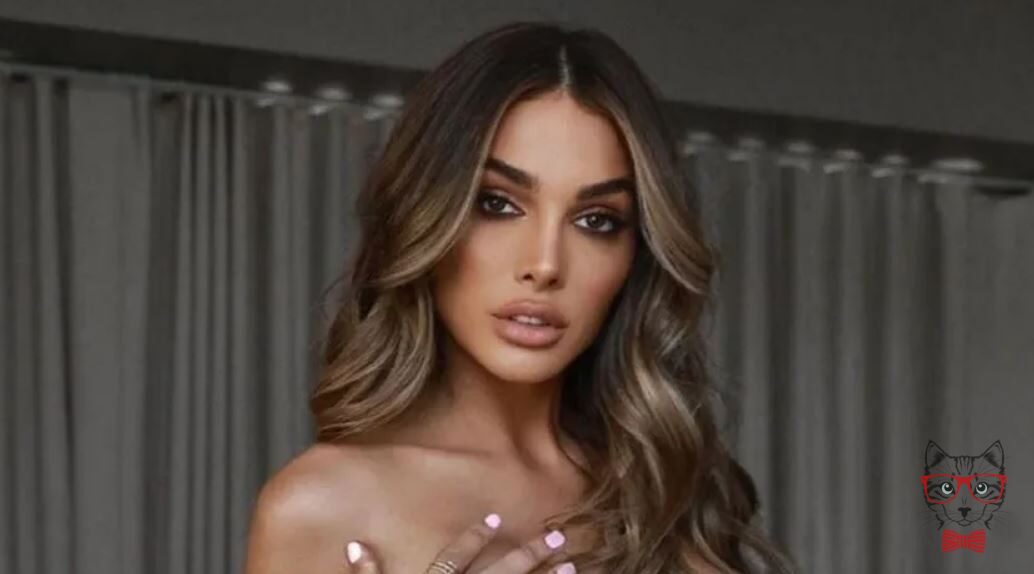Lyna Pérez surprises with the spectacular neckline of her sensual dress