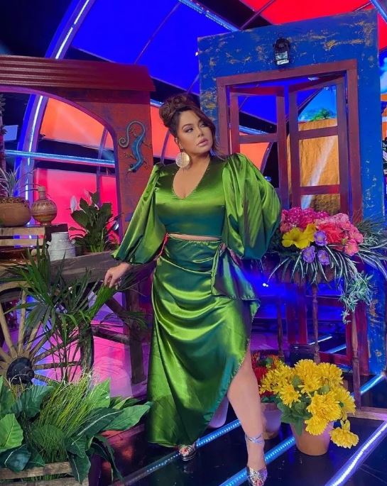 With A Tremendous Outfit, Chiquis Rivera Shakes Her Hips At Los Premios
