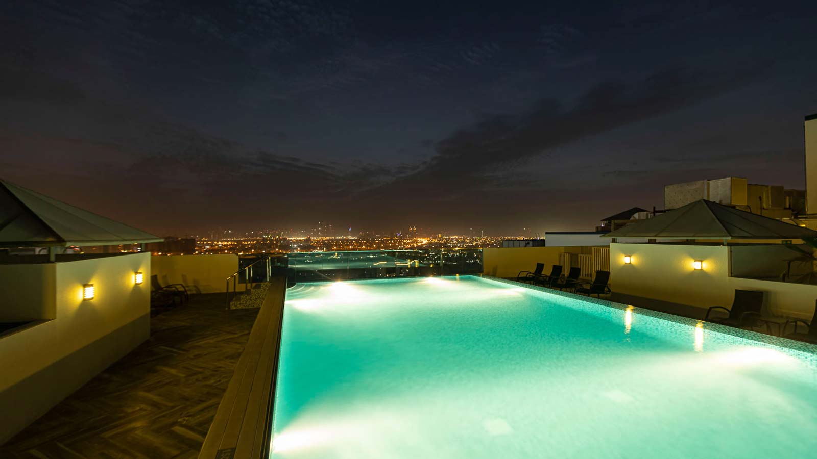 Book 1 & 2 Bedroom Apartments for Rent in Dubai Geepas Tower