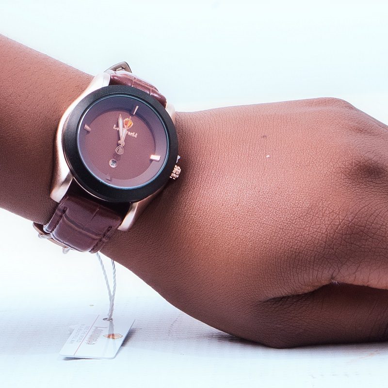 Lookworld wrist watch with date, brown inner black top brace and a