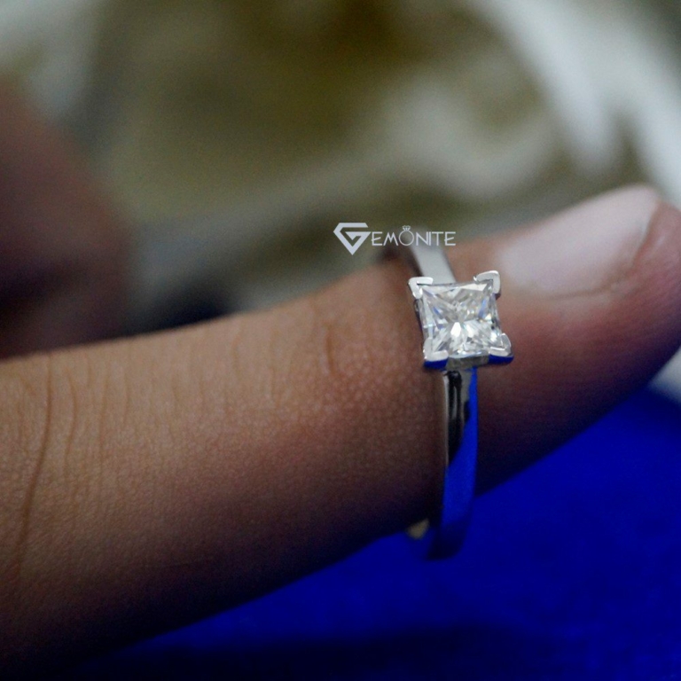 1.00 Ct Colorless VVS1 Princess Cut Moissanite Engagement Ring 925 Sterling Silver 1.00 Ct Colorless VVS1 Princess Cut Moissanite Engagement Ring 925 Sterling Silver