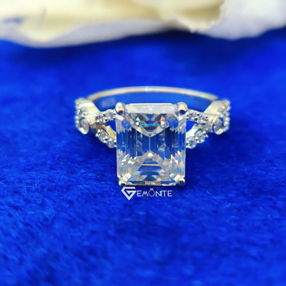 Moissanite Engagement Ring The Perfect Combination of Beauty and