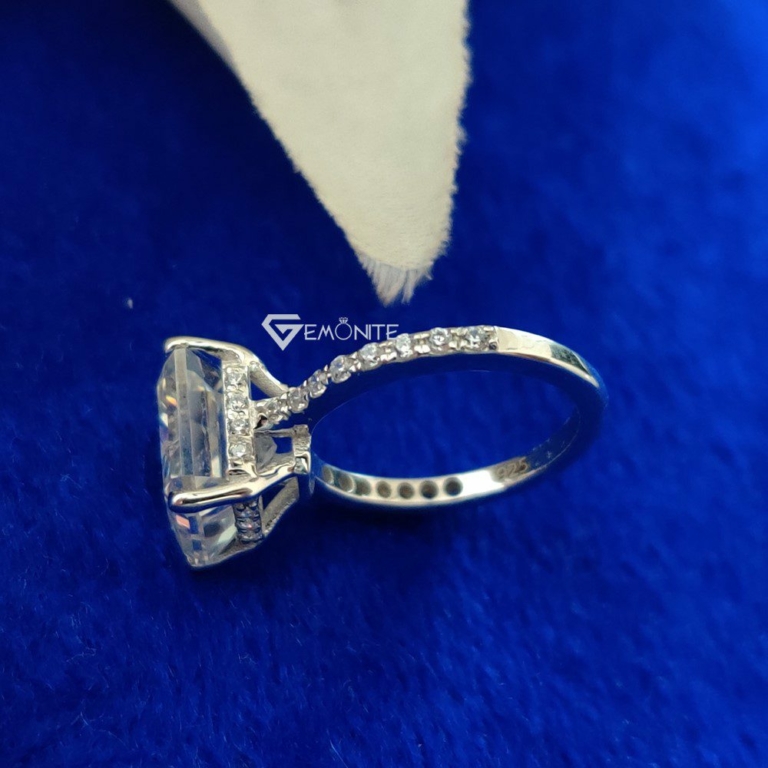 Moissanite Engagement Ring, 5.00 CT Radiant Cut VVS1 Brilliant Colorless Moissanite Diamond Wedding Ring, Solitaire with Prong Set, Gift Moissanite Engagement Ring, 5.00 CT Radiant Cut VVS1 Brilliant Colorless Moissanite Diamond Wedding Ring, Solitaire with Prong Set, Gift