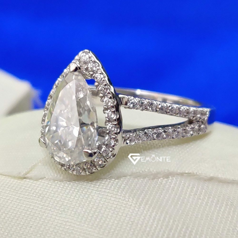 3.5 TCW Pear Cut VVS Colorless Split Shank Halo Moissanite Engagement Ring, Elegant Art Deco Ring 3.5 TCW Pear Cut VVS Colorless Split Shank Halo Moissanite Engagement Ring, Elegant Art Deco Ring