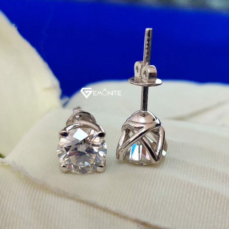 Classy 4.0 Tcw Round Cut, Colorless Moissanite Stud Screw Back Earrings, Perfact Jewelry for Gift Classy 4.0 Tcw Round Cut, Colorless Moissanite Stud Screw Back Earrings, Perfact Jewelry for Gift