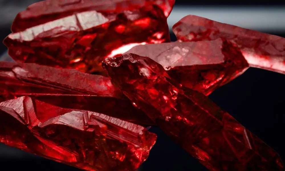 Uncover the Beauty of Red Crystals Gems Tycoon
