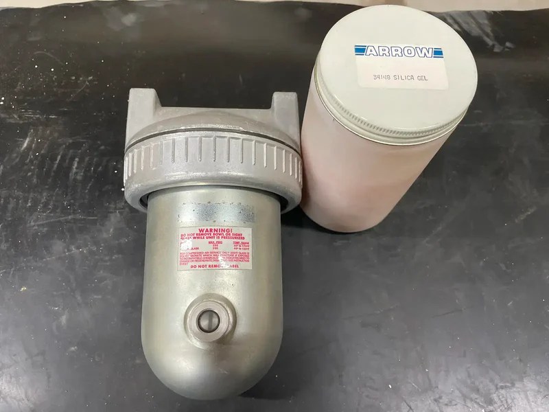 Arrow D1004V 1/2 Pneumatic Desiccant Filter Air System Dryer