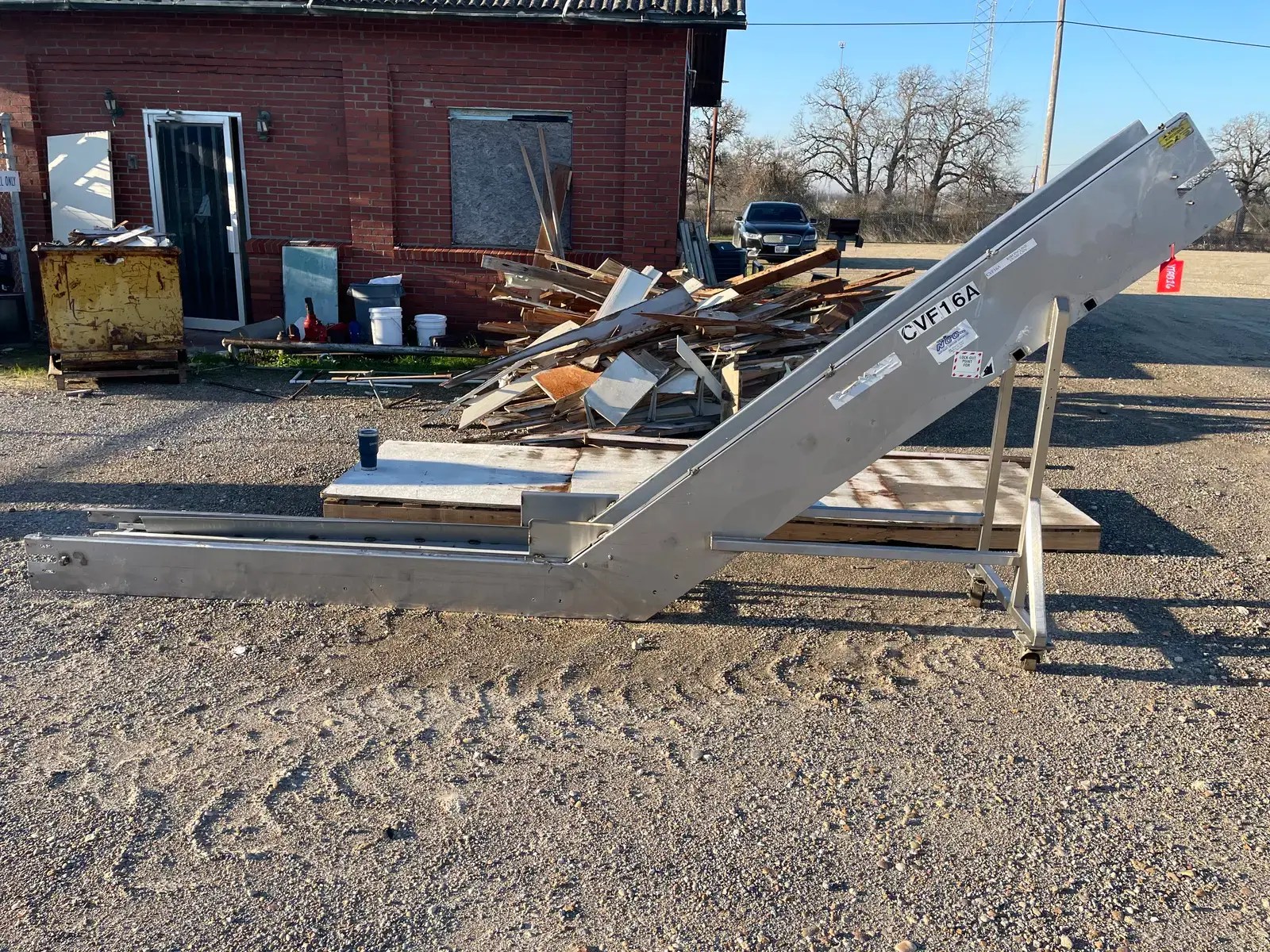 Portable Incline Cleated Conveyor Belt (12"W x 156"L)