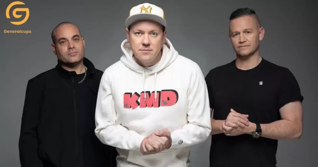 How To Get A Hoodie String back in?