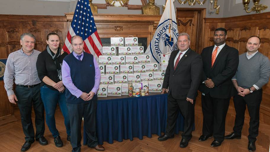 STOP & SHOP HELPS YONKERS PROVIDE THANKSGIVING ASSISTANCE TO 450