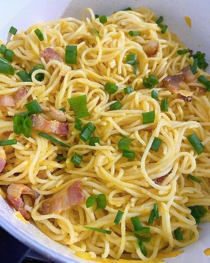 Macarrão ao Alho e óleo com bacon, delicioso