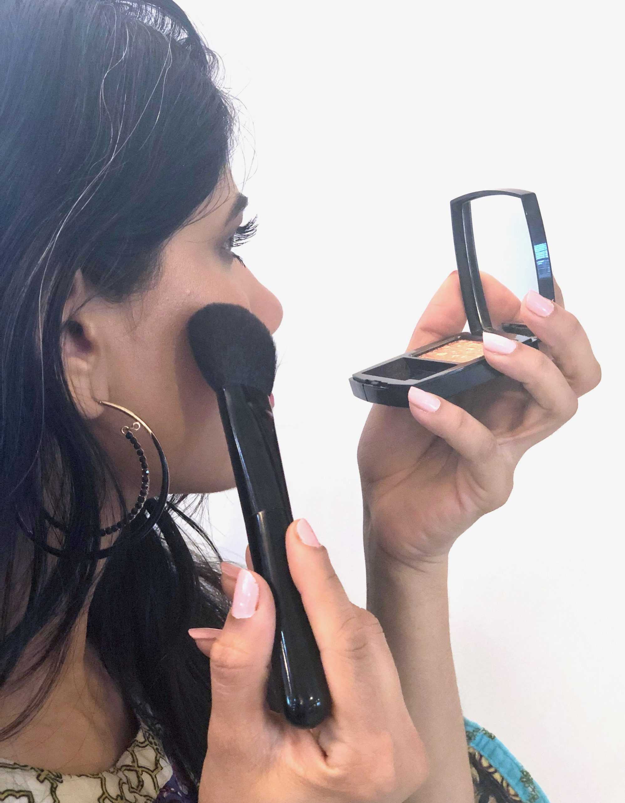 Applying Chanel Les Tissages Tweed Beige blush with chanel blush brush