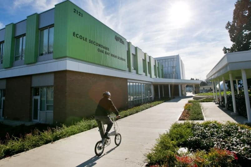 เรียนต่อมัธยมที่แคนาดา High School in Canada Oak Bay High School