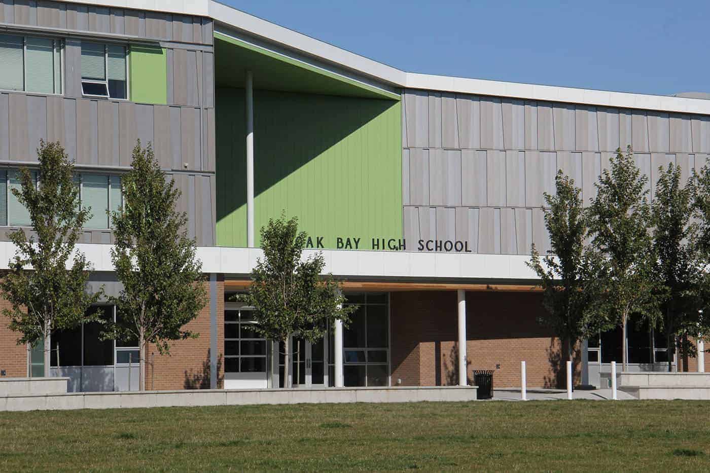 เรียนต่อมัธยมที่แคนาดา High School in Canada Oak Bay High School