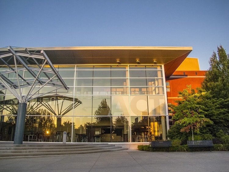 เรียนต่อมัธยมที่แคนาดา Maple Ridge and Pitt Meadow