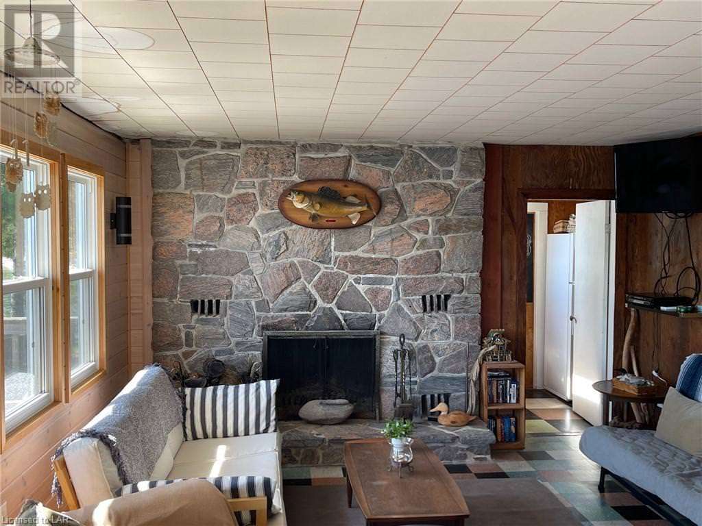 1 A15 Island, Pointe Au Baril Gary French