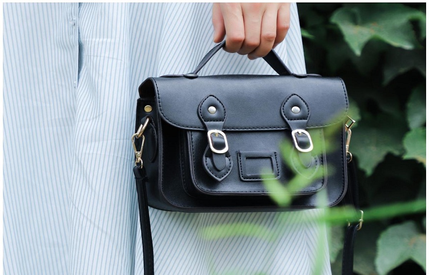 What color handbags should every woman have?