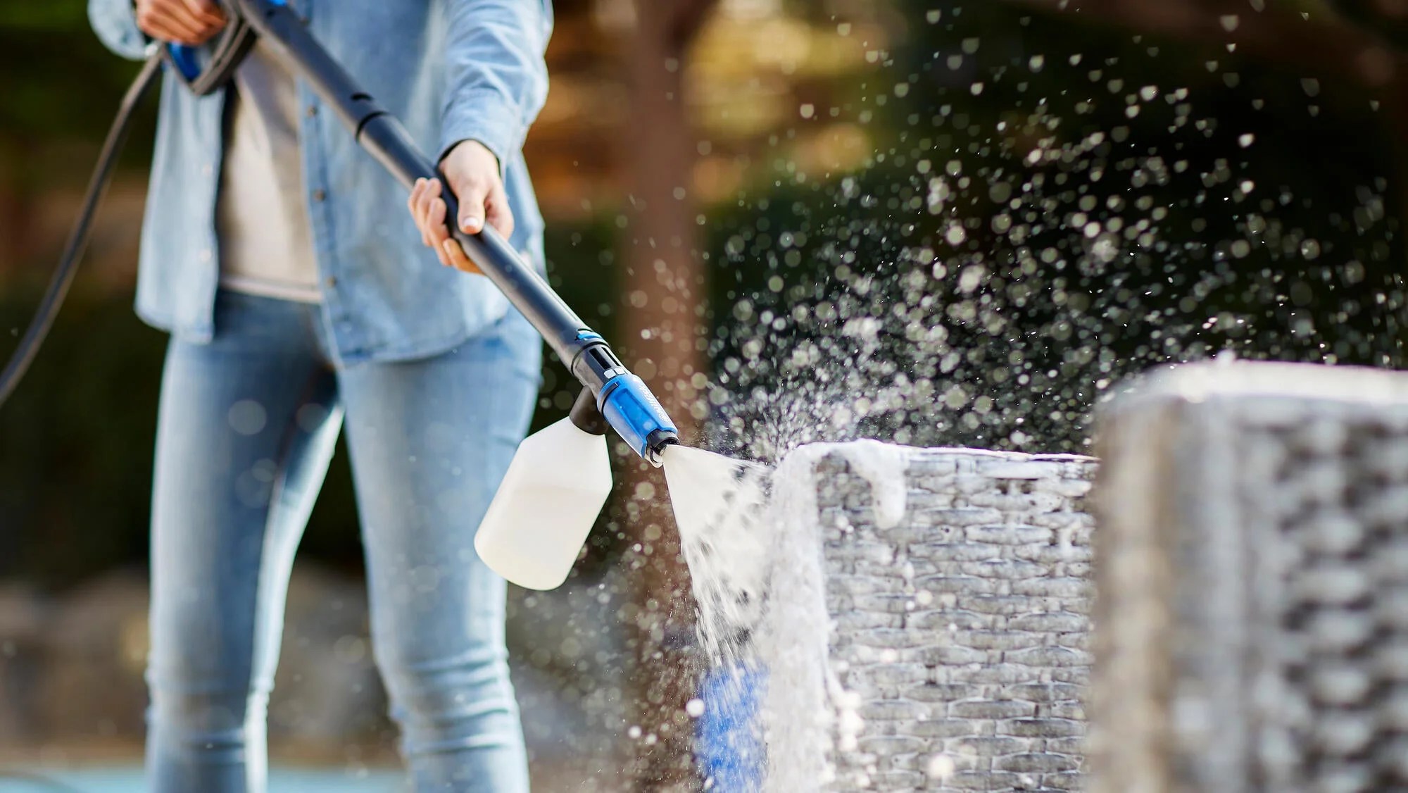 Top 5 Benefits of Pressure Cleaner Hire for Homeowners