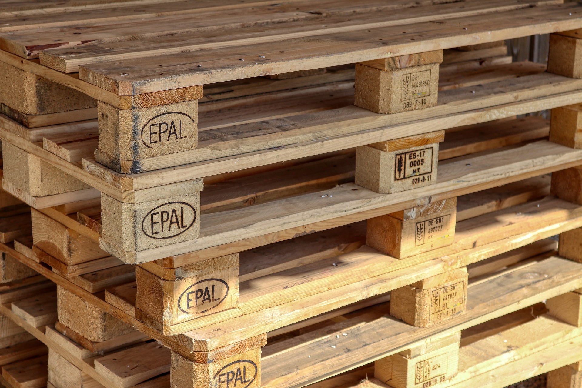 How do you reuse pallets