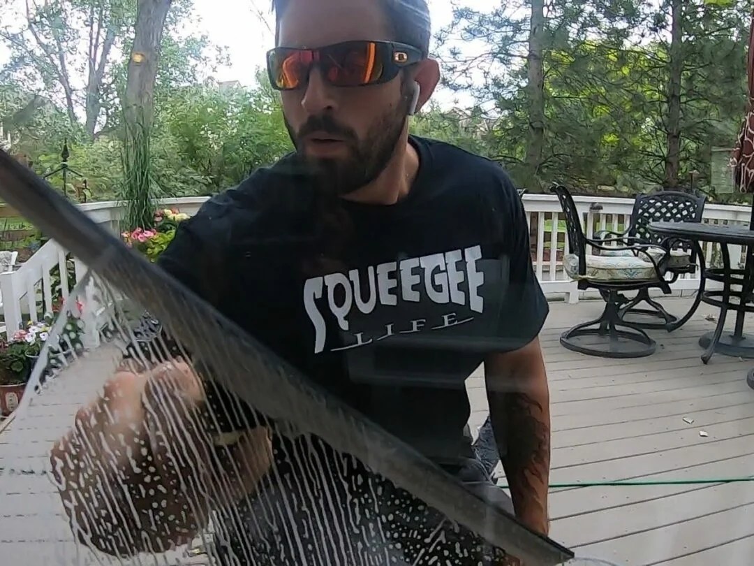 How to Price Window Cleaning Jobs [Formula + Pricing Chart]