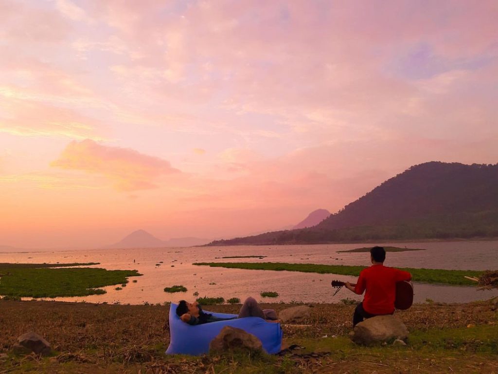 Menikmati Sunset Purwakarta dengan Camping di Parang Gombong Where Your Journey Begins