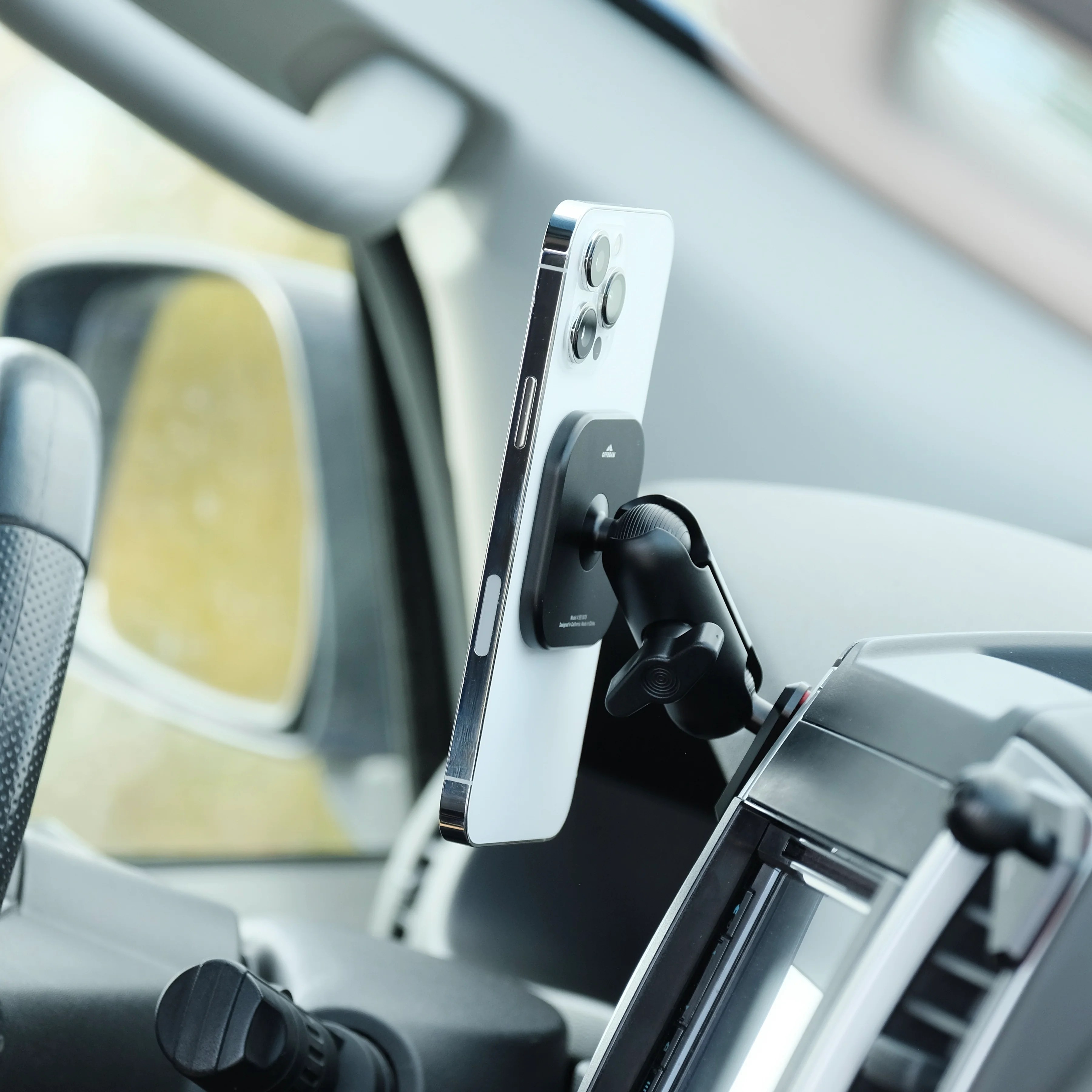 Nissan Frontier (20092021) Xterra (20092015) Phone Mount with MagS