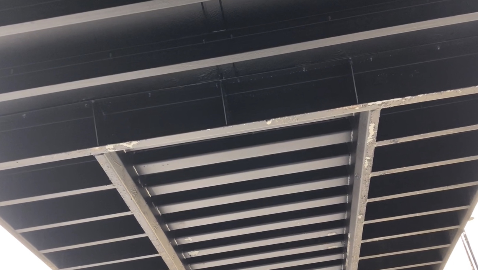 Bottom construction of shipping container technomsa