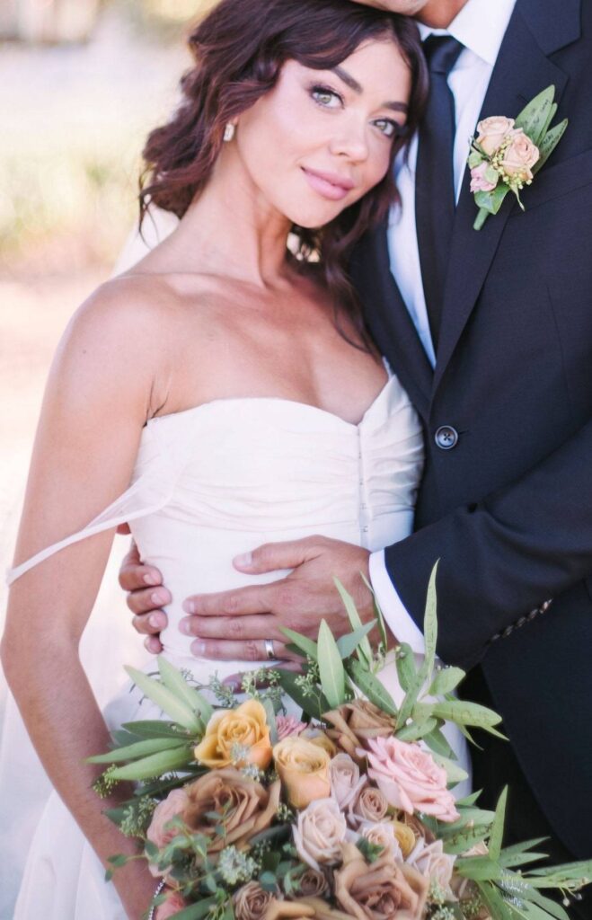 Get The Look Sarah Hyland’s Bridal Beauty Getting Gorjess