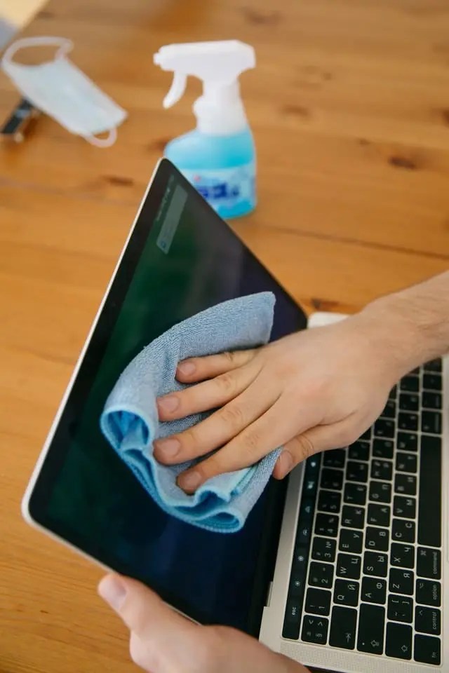 How To Clean A Monitor Screen Gettopten