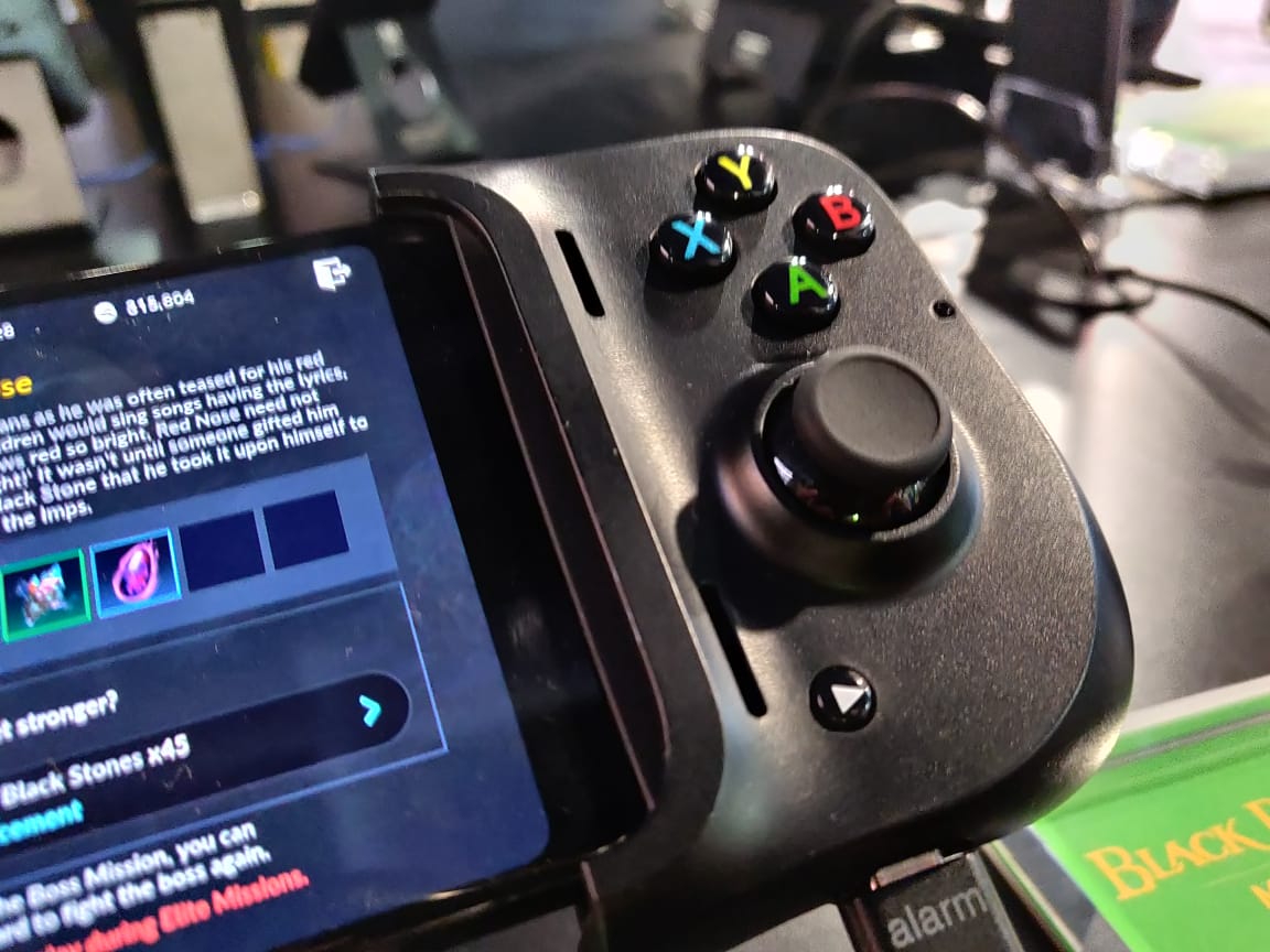 Razer Kishi Gaming Controller is a good fit for Smartphone Razer Kishi Gaming Controller is a good fit for Smartphone