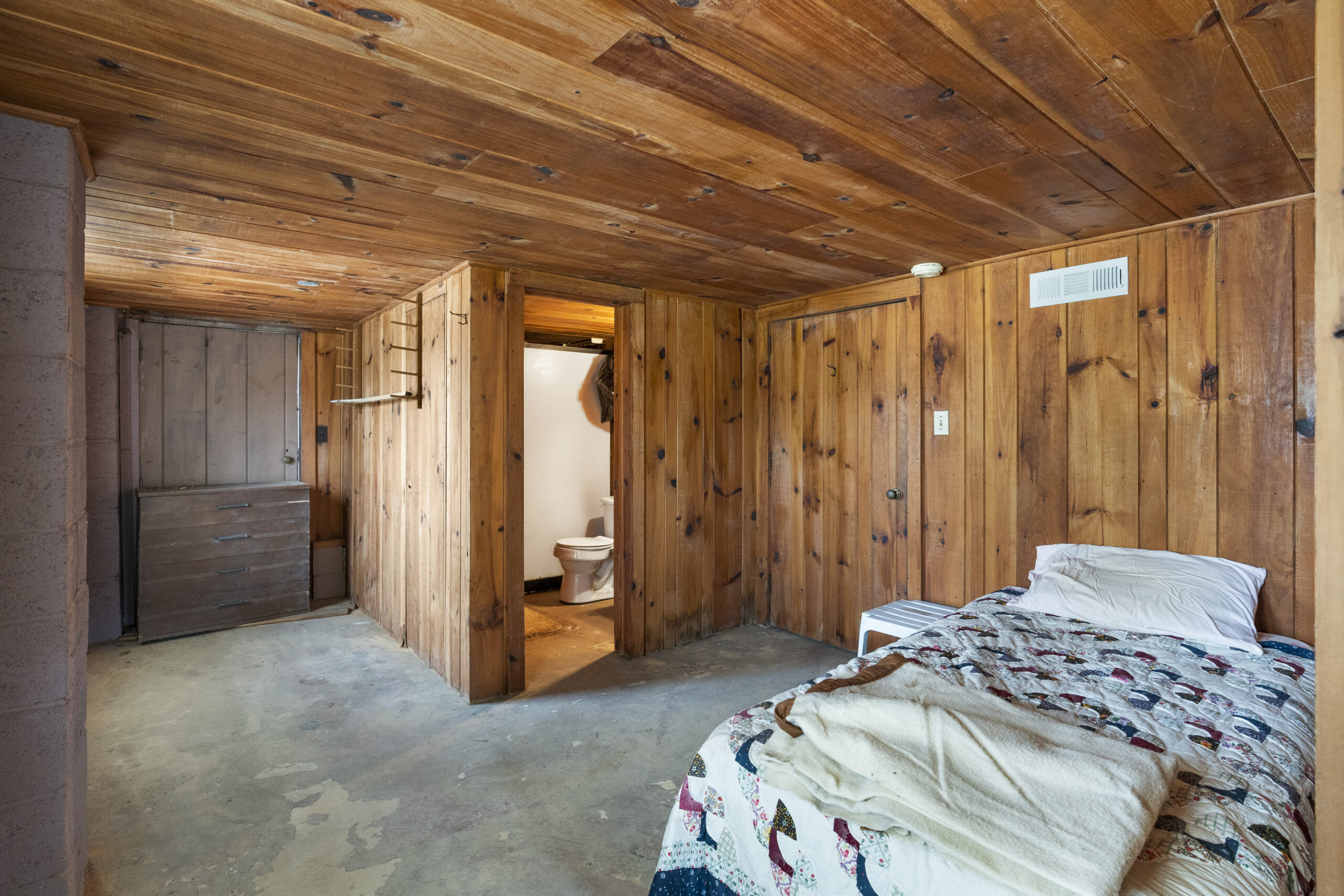 Cabin on Lake Allatoona F. Willis, Realty