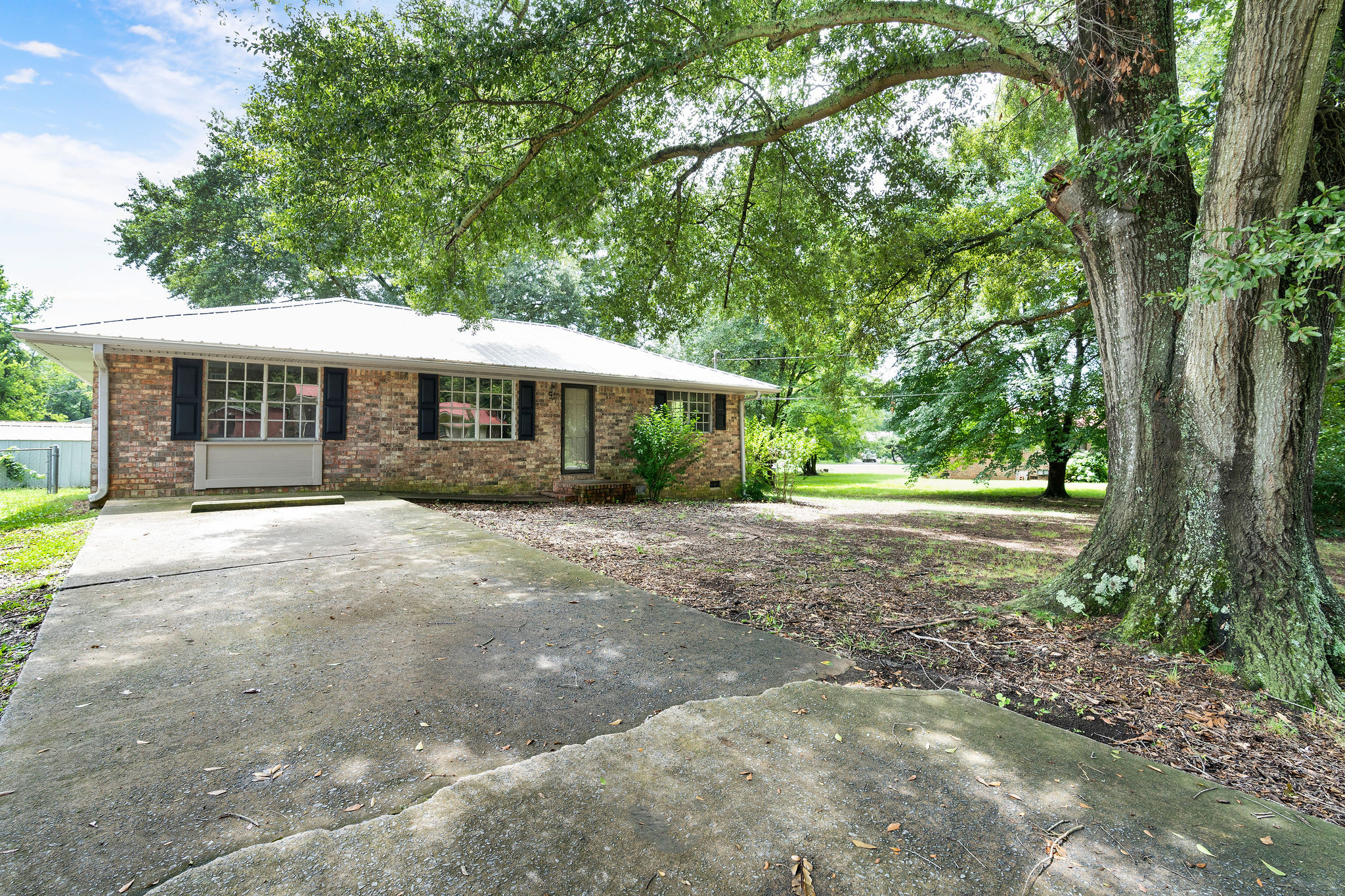 RENOVATED 3 Bedroom 1 Bathroom 4.2 Miles from Downtown Cartersville! F. Willis, Realty