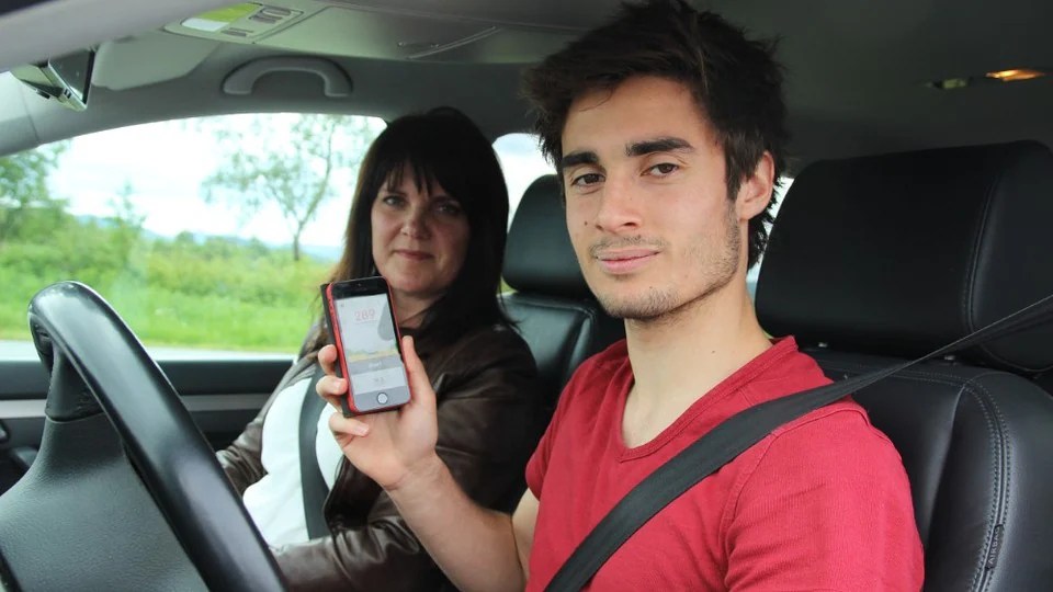 Sporer øvelseskjøringa med ny app NRK Trøndelag Lokale nyheter, TV