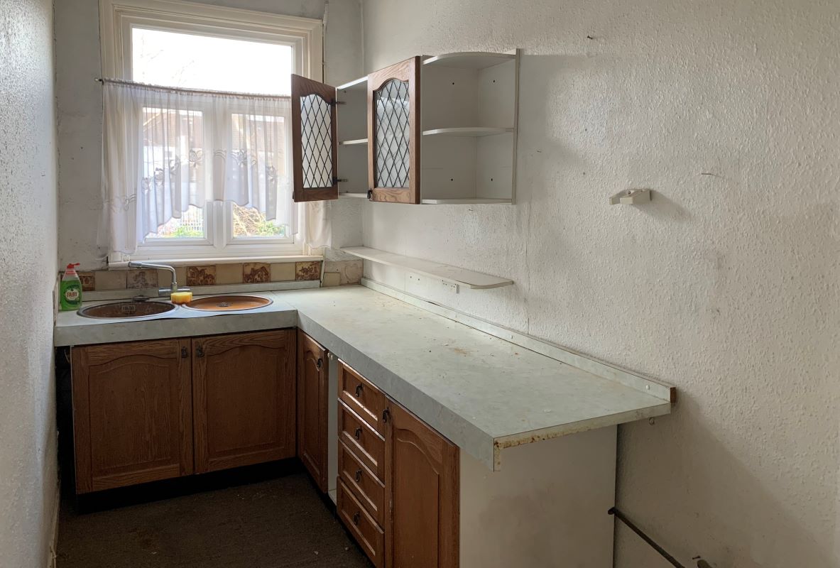 Flat sold with 1 bedroom through auction in First Floor Flat, 9