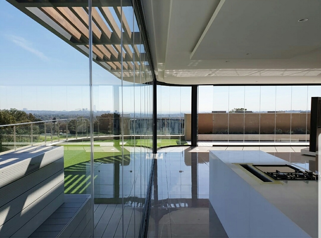 FRAMELESS GLASS STACKING FOLDING DOORS l GGS FRAMELESS