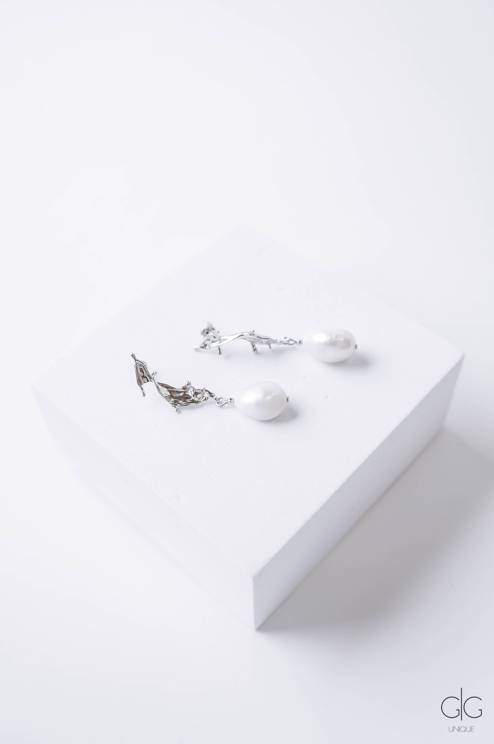 Exclusive silver earrings with pearls GG UNIQUE