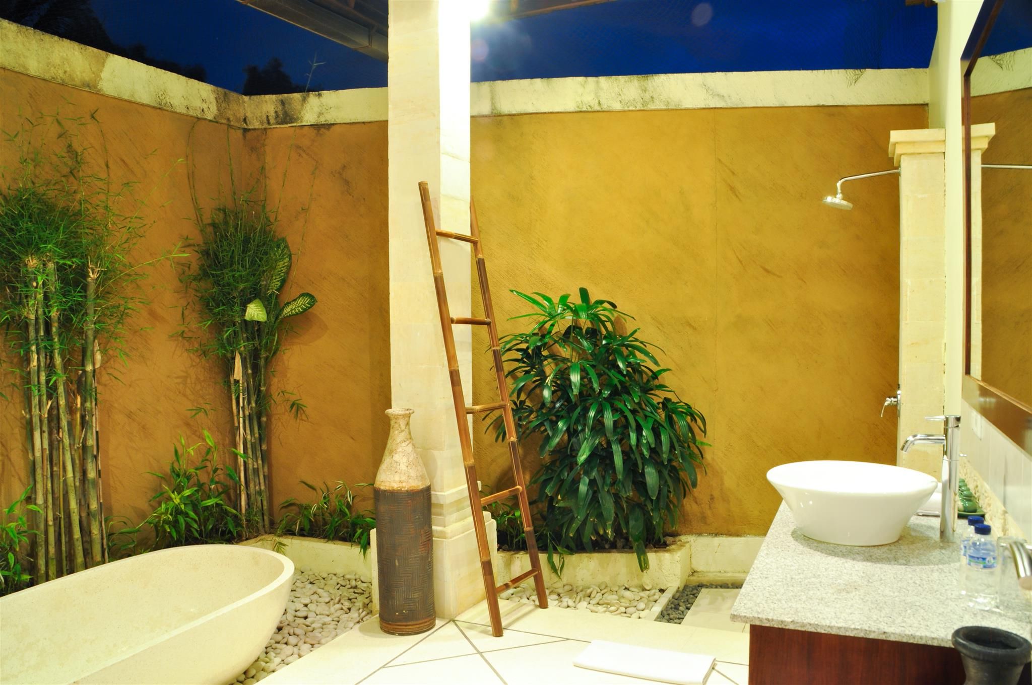 Splendid Bathroom Design For Nature Lovers