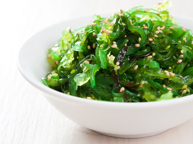 insalata di alghe wakame e cetrioli