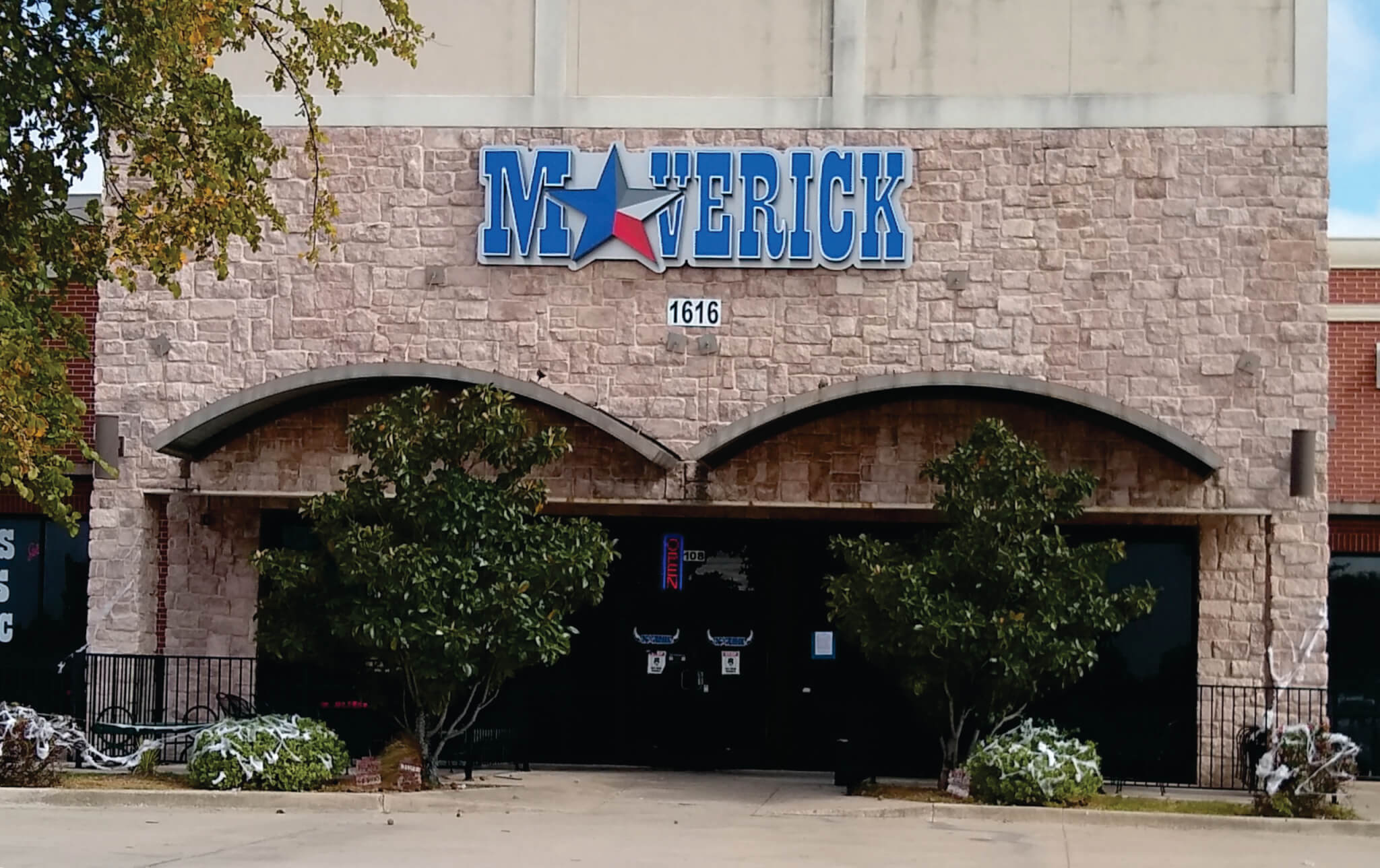The Maverick Bar in Carrollton Giant Sign Company